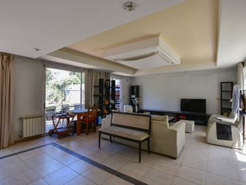CASA 5 DORMITORIOS EN VENTA LA PLATA CON PILETA