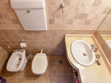 CASA 5 DORMITORIOS EN VENTA LA PLATA CON PILETA