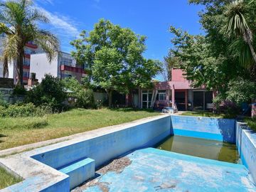 CASA 5 DORMITORIOS EN VENTA LA PLATA CON PILETA
