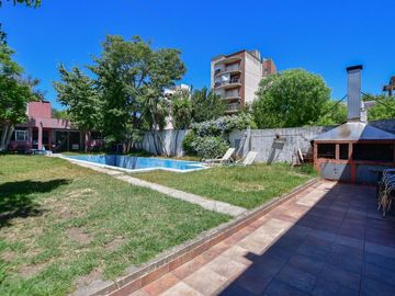 CASA 5 DORMITORIOS EN VENTA LA PLATA CON PILETA