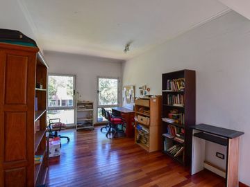 CASA 5 DORMITORIOS EN VENTA LA PLATA CON PILETA
