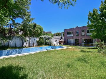 CASA 5 DORMITORIOS EN VENTA LA PLATA CON PILETA