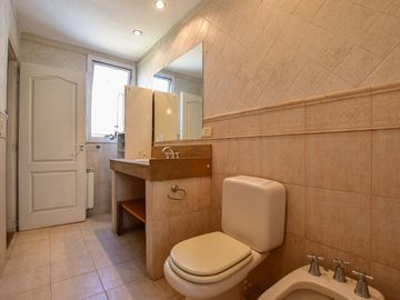 CASA 5 DORMITORIOS EN VENTA LA PLATA CON PILETA