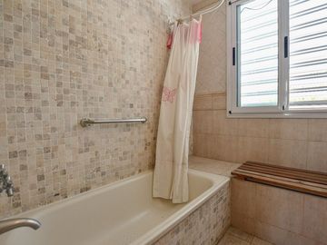 CASA 5 DORMITORIOS EN VENTA LA PLATA CON PILETA