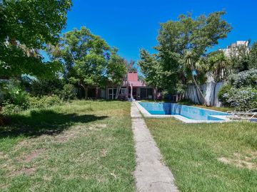 CASA 5 DORMITORIOS EN VENTA LA PLATA CON PILETA