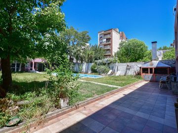 CASA 5 DORMITORIOS EN VENTA LA PLATA CON PILETA