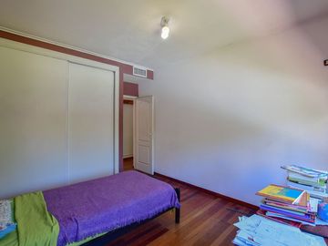 CASA 5 DORMITORIOS EN VENTA LA PLATA CON PILETA