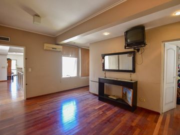CASA 5 DORMITORIOS EN VENTA LA PLATA CON PILETA