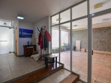 CASA 5 DORMITORIOS EN VENTA LA PLATA CON PILETA