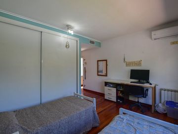 CASA 5 DORMITORIOS EN VENTA LA PLATA CON PILETA