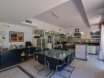 CASA 5 DORMITORIOS EN VENTA LA PLATA CON PILETA