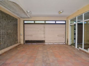 CASA 5 DORMITORIOS EN VENTA LA PLATA CON PILETA