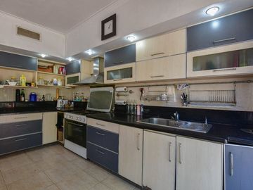 CASA 5 DORMITORIOS EN VENTA LA PLATA CON PILETA