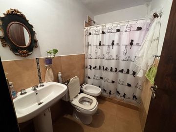 VENTA DUPLEX 4 DORMITORIOS EN Bº LOS PERALES