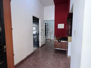 Casa en venta c/ cochera en Centro
