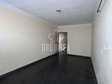 Casa en venta c/ cochera en Centro