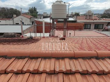 Casa en venta c/ cochera en Centro
