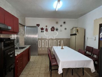 Casa en venta c/ cochera en Centro