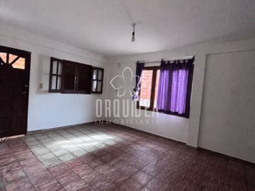 Casa en venta c/ cochera en Centro