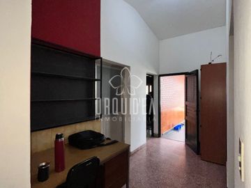 Casa en venta c/ cochera en Centro