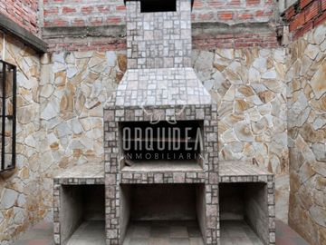 Casa en venta c/ cochera en Centro