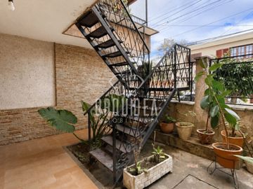 Casa en venta c/ cochera en Centro