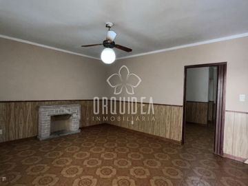 Casa en venta c/ cochera en Centro