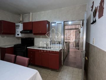 Casa en venta c/ cochera en Centro