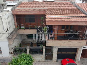 Casa en venta c/ cochera en Centro