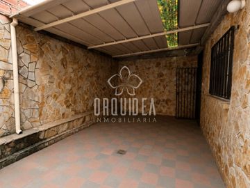 Casa en venta c/ cochera en Centro