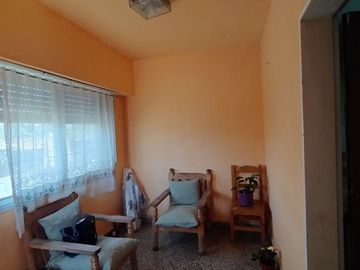 VENTA CASA PLANTA ALTA 2 DORMIT. TERRAZA. OPORT !
