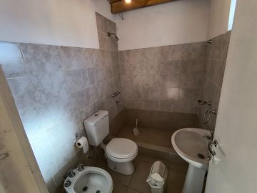 CASA ESQUINA. AMOBLADA. APTA CRÉDITO, CHIMBAS.