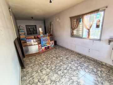 CASA ESQUINA. AMOBLADA. APTA CRÉDITO, CHIMBAS.