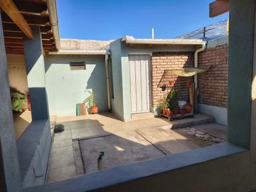 CASA ESQUINA. AMOBLADA. APTA CRÉDITO, CHIMBAS.