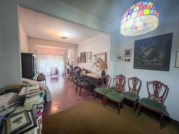 CASA 4 AMBIENTES CON JARDIN Y COCHERA