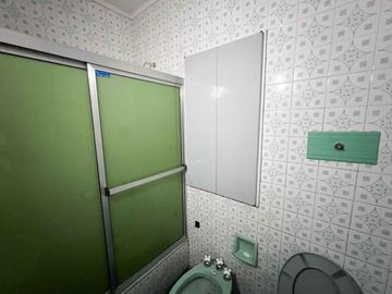 CASA 4 AMBIENTES CON JARDIN Y COCHERA
