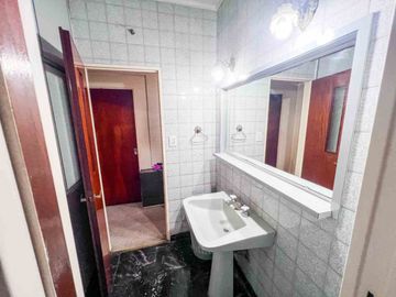 CASA 4 AMBIENTES CON JARDIN Y COCHERA