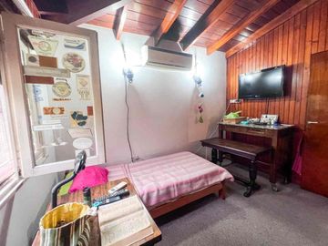 CASA 4 AMBIENTES CON JARDIN Y COCHERA
