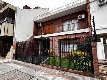 CASA 4 AMBIENTES VILLA DEL PARQUE   GALPON