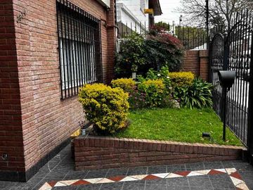 CASA 4 AMBIENTES VILLA DEL PARQUE   GALPON