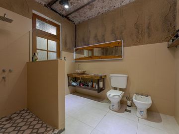 VENTA CASA INTERNA DE DISEÑADOR RECICLADA COMPLETA