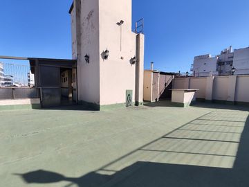 VENTA DPTO 4 AMB EN FLORES C/TERRAZA Y QUINCHO