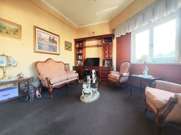 VENTA DPTO 4 AMB EN FLORES C/TERRAZA Y QUINCHO