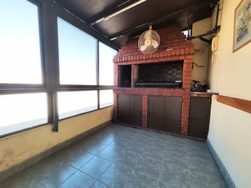 VENTA DPTO 4 AMB EN FLORES C/TERRAZA Y QUINCHO