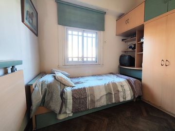 VENTA DPTO 4 AMB EN FLORES C/TERRAZA Y QUINCHO