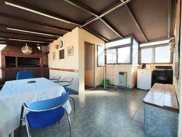 VENTA DPTO 4 AMB EN FLORES C/TERRAZA Y QUINCHO