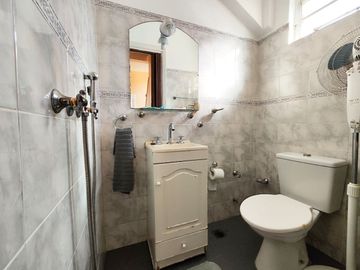 VENTA DPTO 4 AMB EN FLORES C/TERRAZA Y QUINCHO