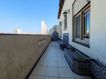 VENTA DPTO 4 AMB EN FLORES C/TERRAZA Y QUINCHO