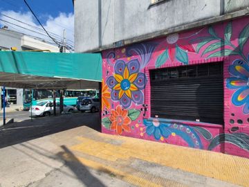LOCAL EN ESQUINA SOBRE AVENIDA – ALTA VISIBILIDAD
