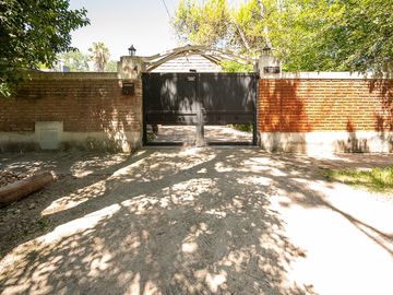 CASA EN VENTA 3 DORMITORIOS EN FUNES CON PILETA